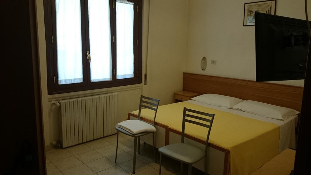 Hotel Sul Ponte Firenze Ruang foto